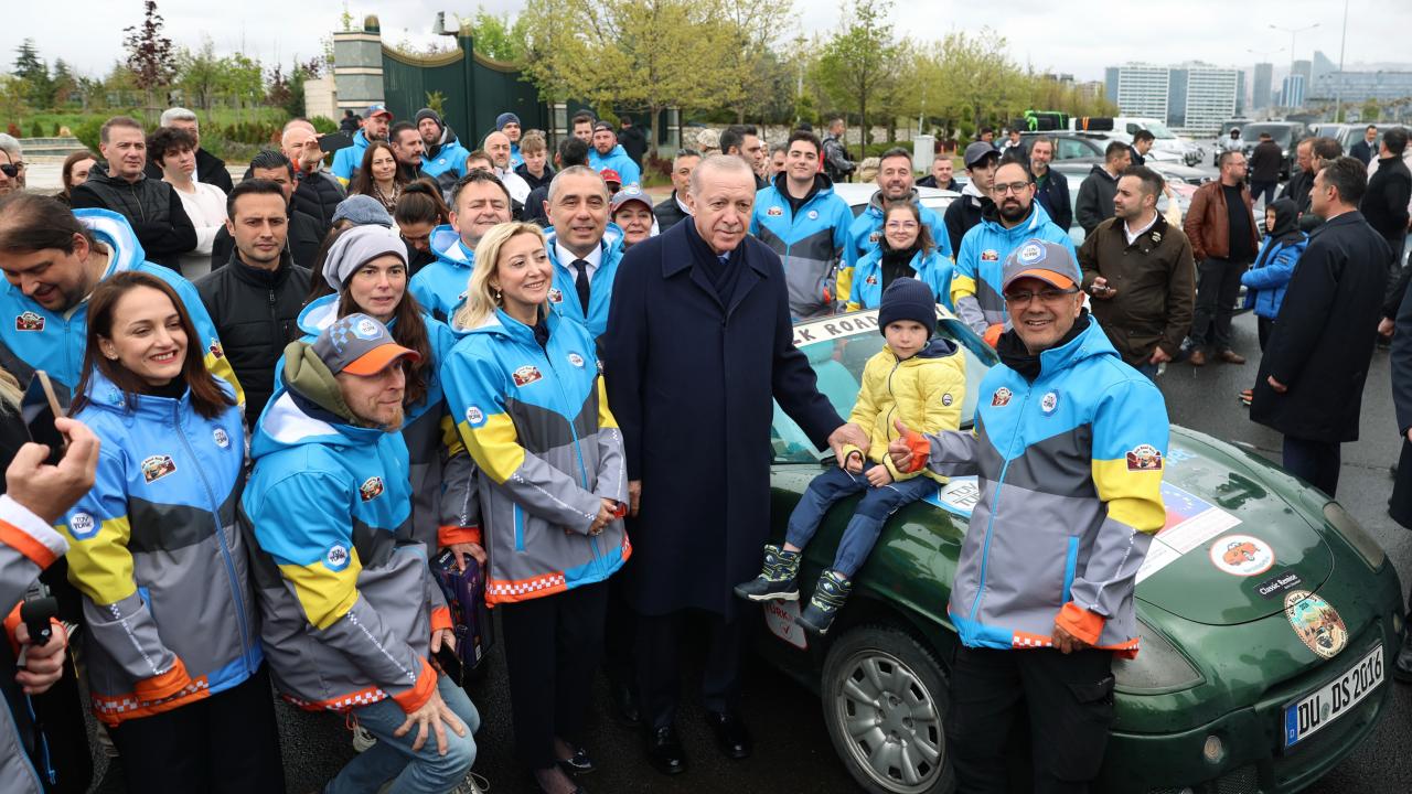 Cumhurbaşkanı Erdoğan, Doğu-Batı Dostluk ve İpek Yolu Rallisi grubunu uğurladı