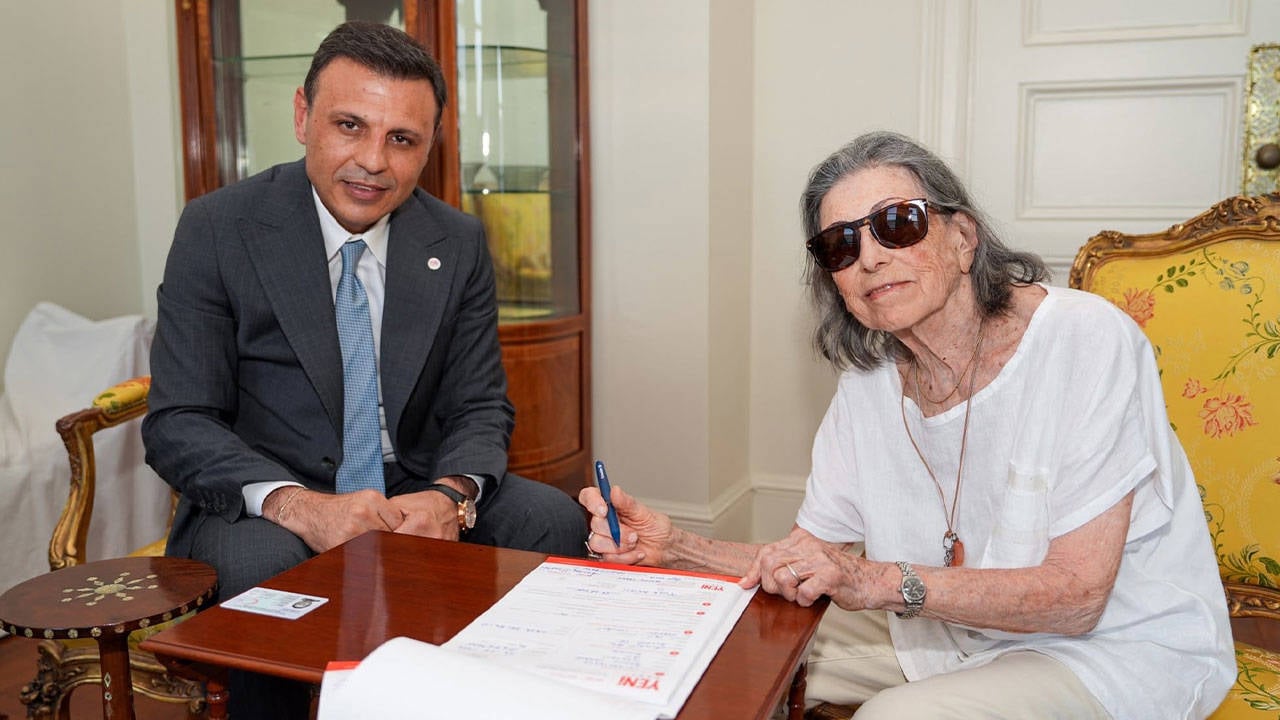 Erdal İnönü'nün eşi Sevinç İnönü YENİ Parti'ye üye oldu