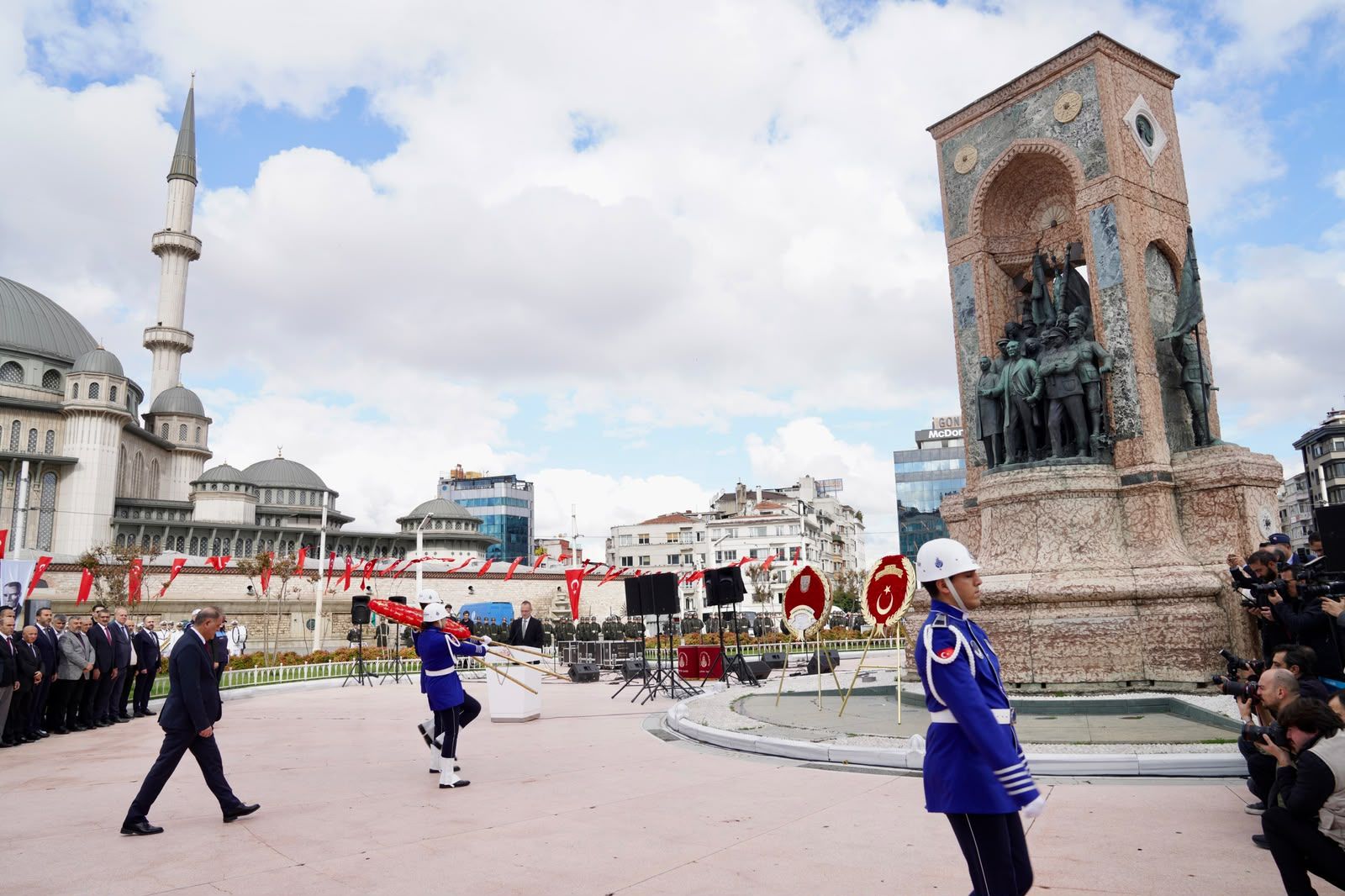 İstanbul’un Kurtuluşu Taksim’de Kutlandı