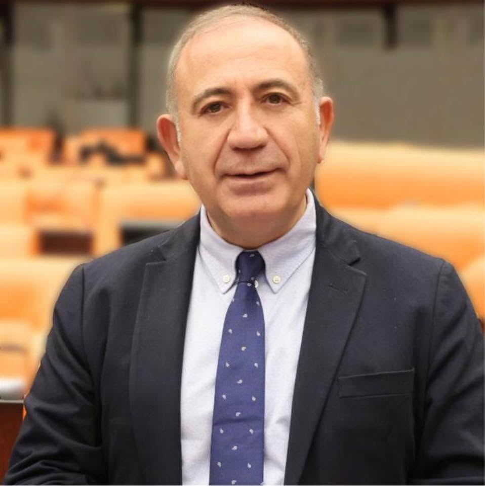 Görsel Tekin, CHP Silivri İlçe Başkanı ve Yönetimini Görevden Aldığını Duyurdu