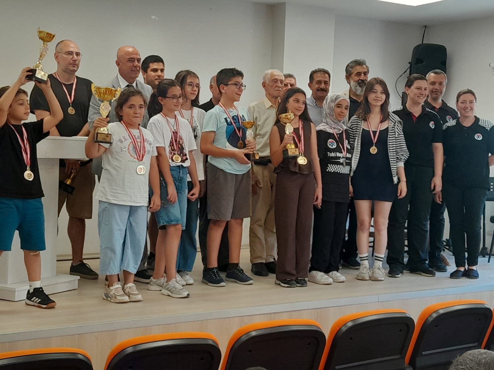 Silivri Cemevi'ndeki Yaza Merhaba Satranç Turnuvası Sona Erdi